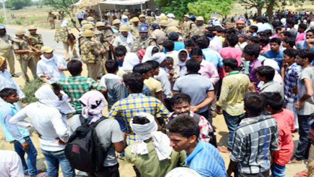 reports on 35 people who blocked gt road
