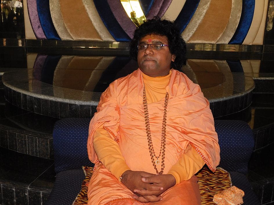 sahanasheelata kee kamee se parivaar ho rahe vighatit