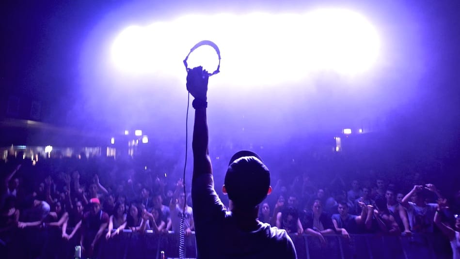 ban will take over the DJ, to get on the big prize Nsnbdi