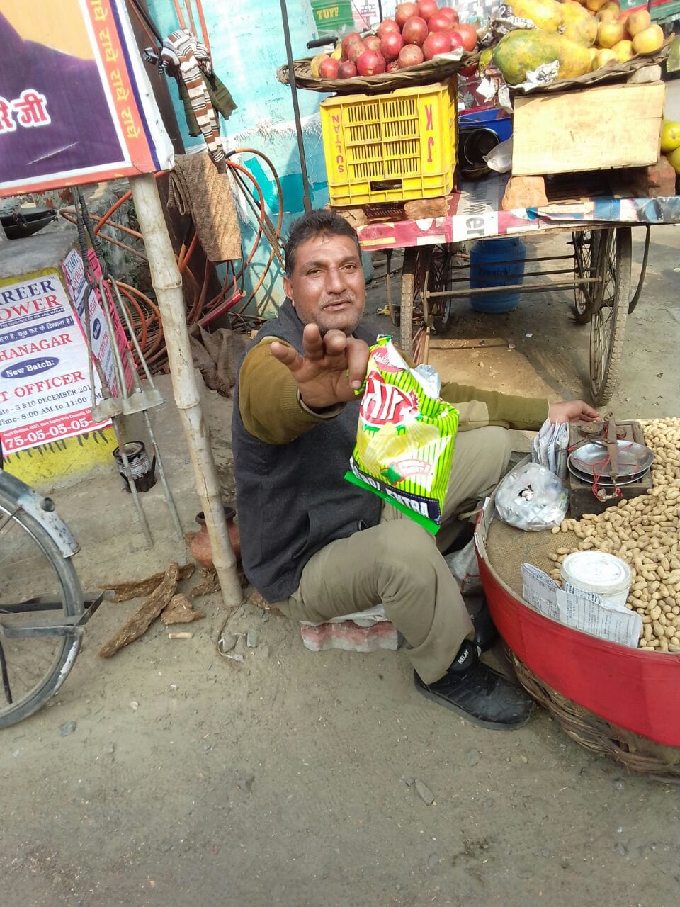 drunk cop creats scene on lucknow road