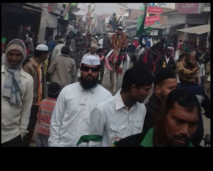 yaum-e-paidaish par nikaala juloos-e-mohammadee