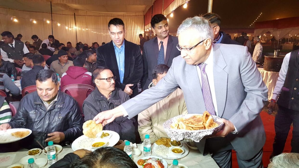 dgp javeed ahmed serves food to juniors in bada khana