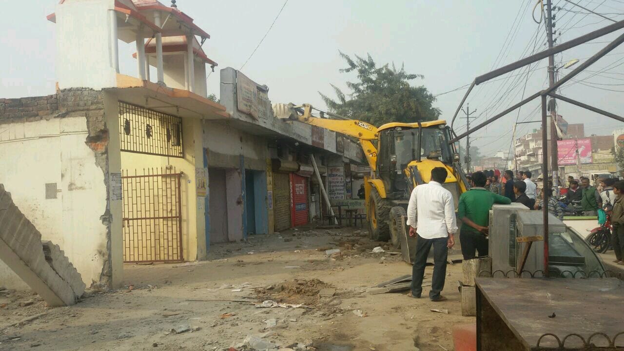 lda demolishes illegal construction of minister  sharda pratap shukla