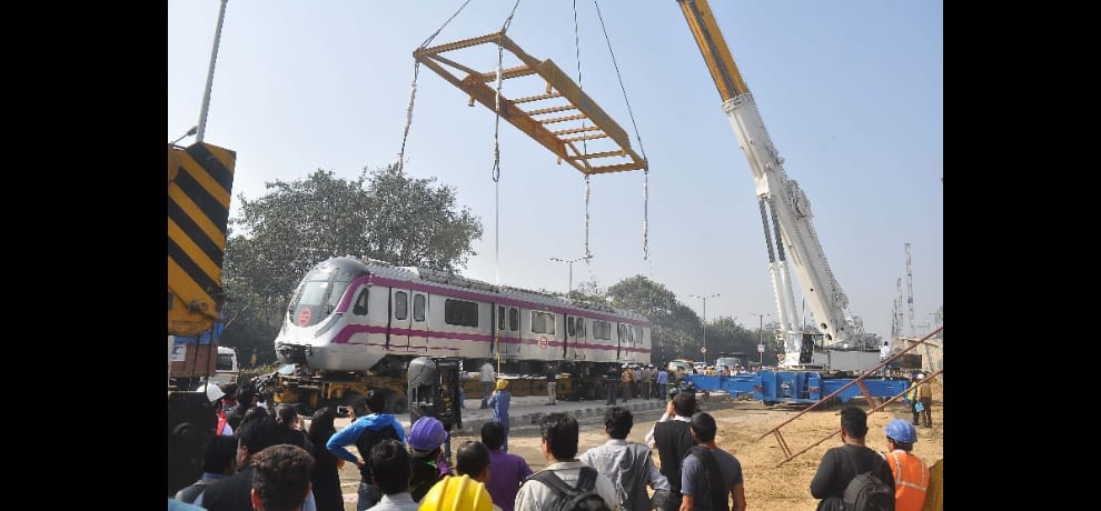 magenta metro coach from crane to track