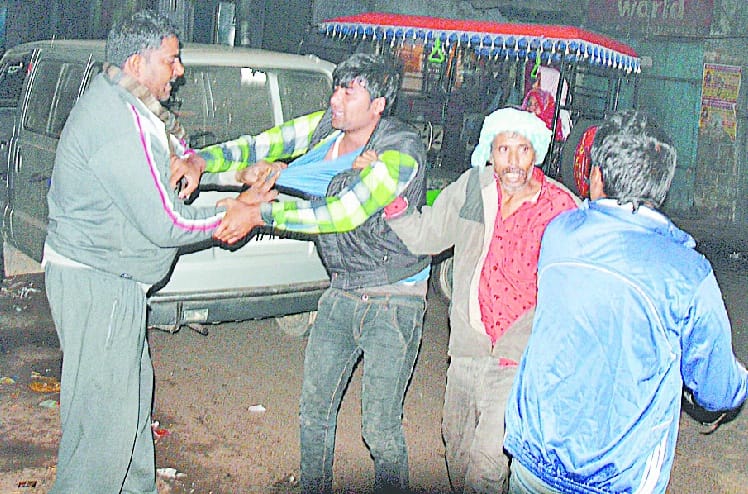 accused person beat by public