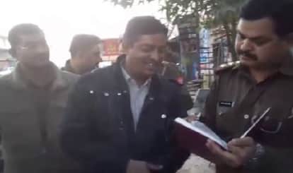 Meerut highway prisoner escaped by jumping out of the roadways