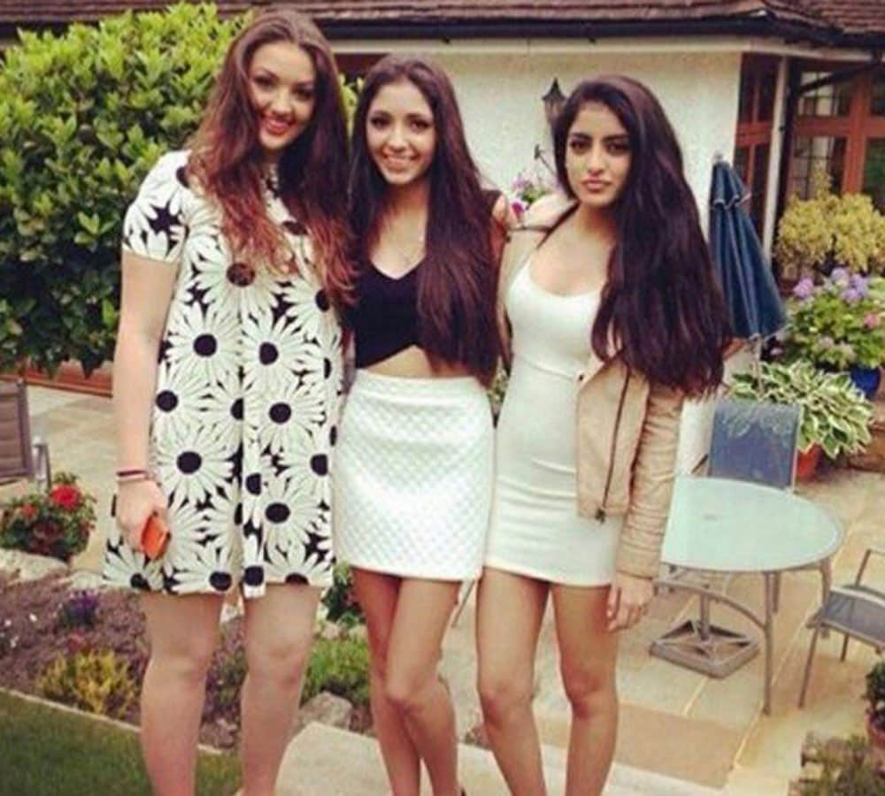 amitabh bachchan grand daughter navya naveli share her bikini photo