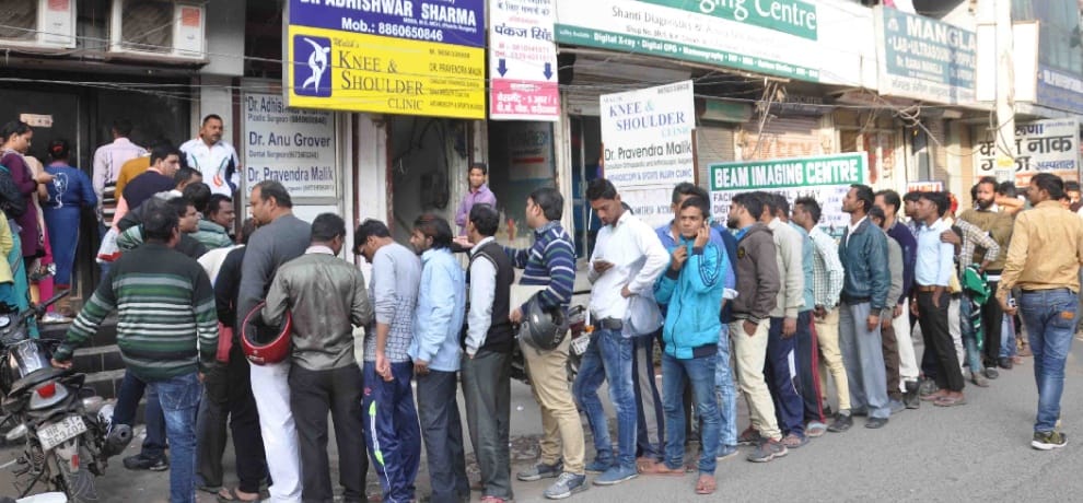 Demonetisation: furor in atm, people destroys it