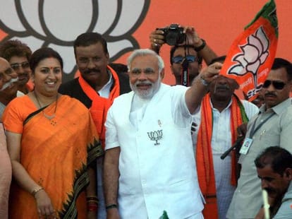 Smriti Irani attacks Rahul Gandhi on his earthquake statement