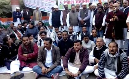 protest against note ban in varanasi
