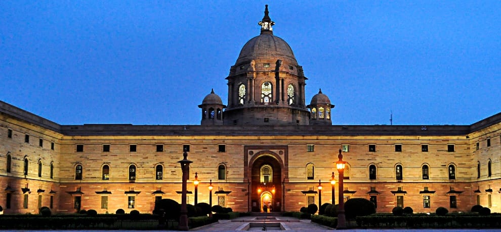 English is stubborn in the Rashtrapati Bhavan says RTI