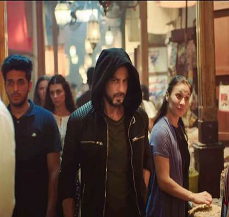 VIDEO: Shah Rukh serves food to people in Dubai