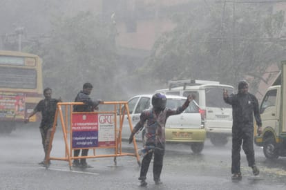 live: Cyclone Vardah is on its way to making landfall close to Chennai