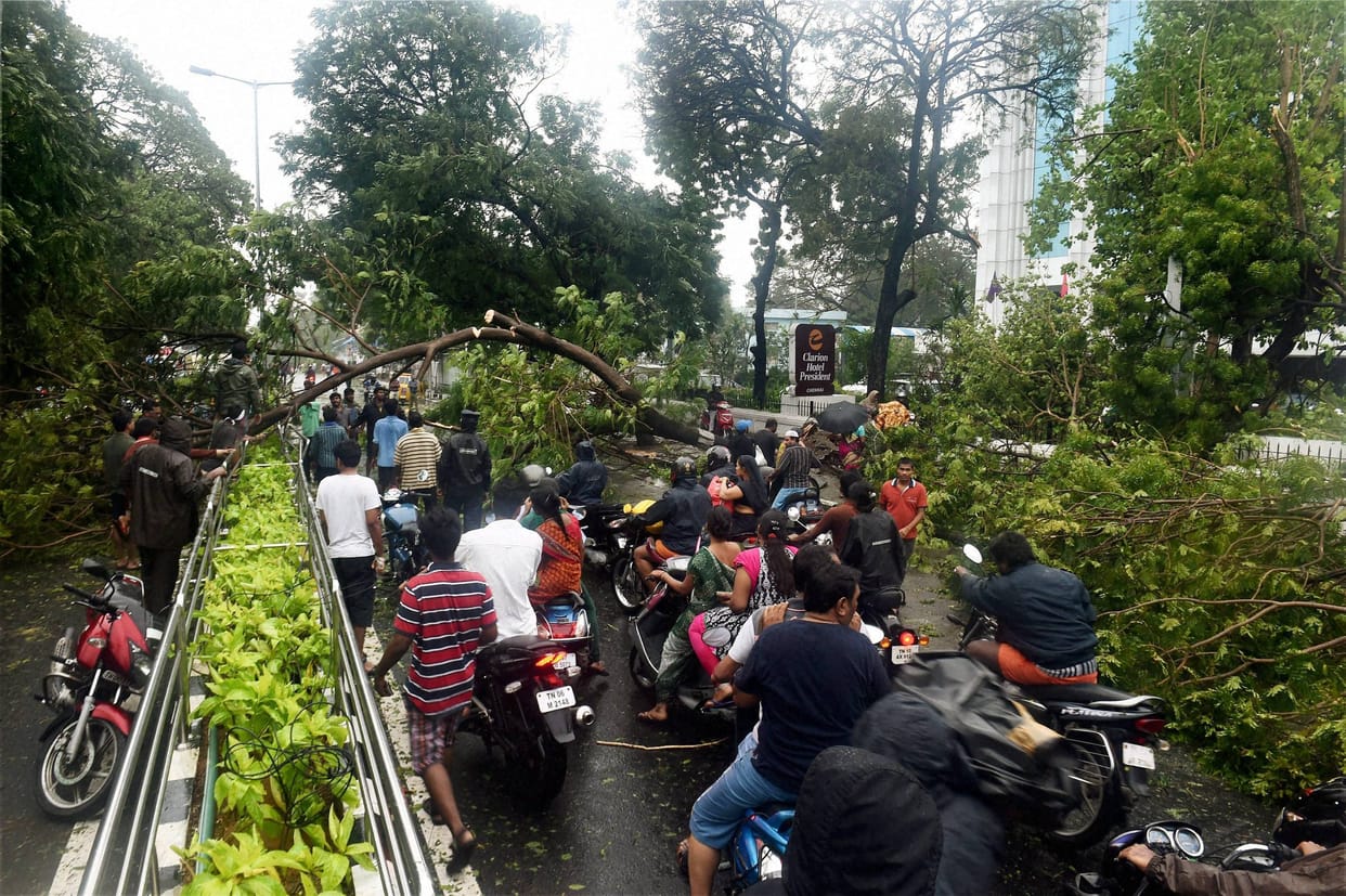 live: Cyclone Vardah is on its way to making landfall close to Chennai