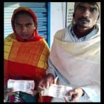 लेबरों को दी जा रही पुराने नोट में मजदूरी