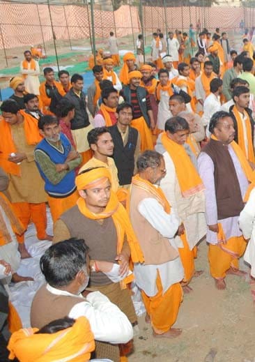 A committee donate 70 Lakh old currency to two thousand pandits in bhiwani