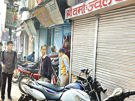 Saraf keep lumps caught stealing