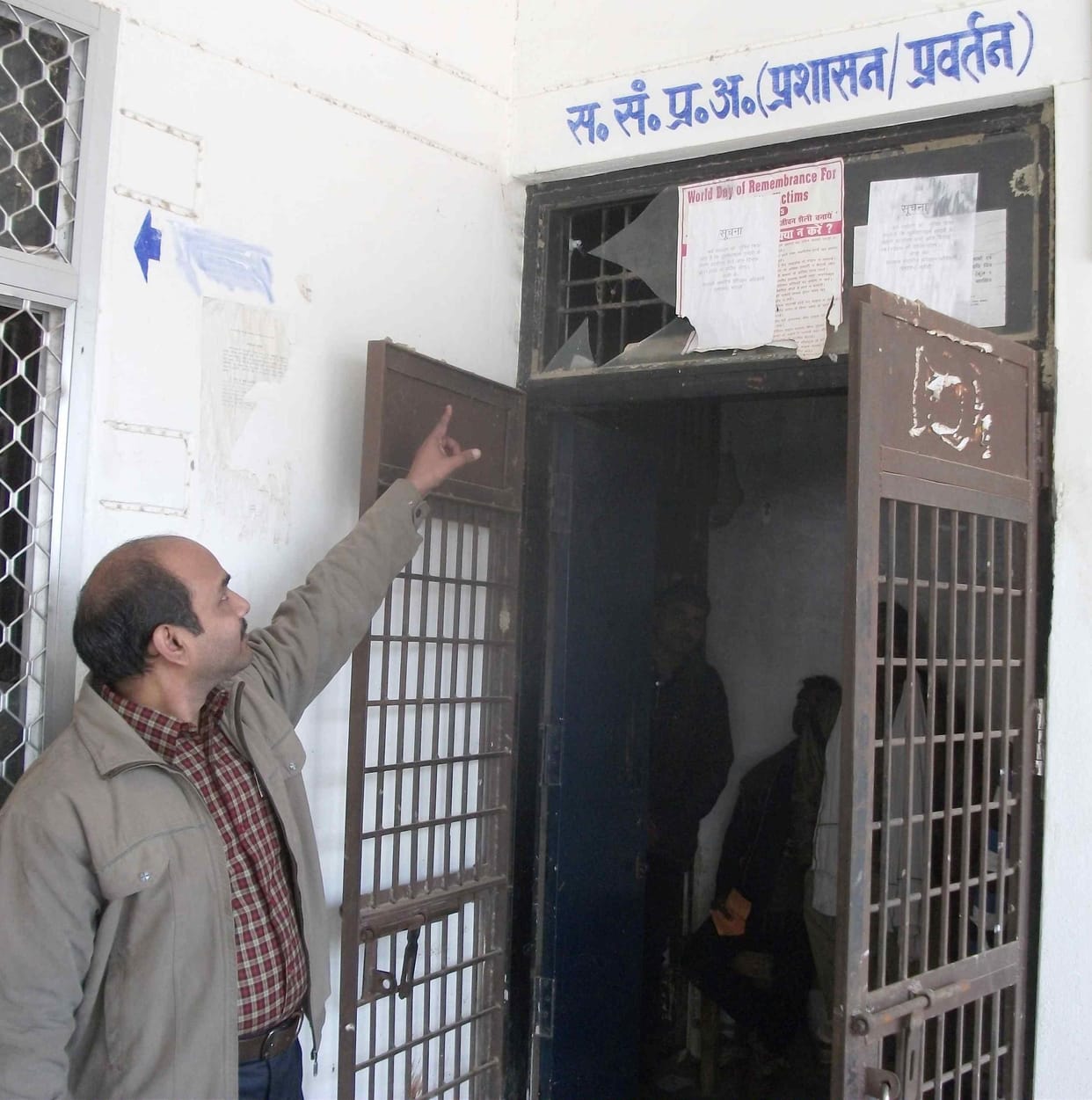 582 ballot boxes stolen