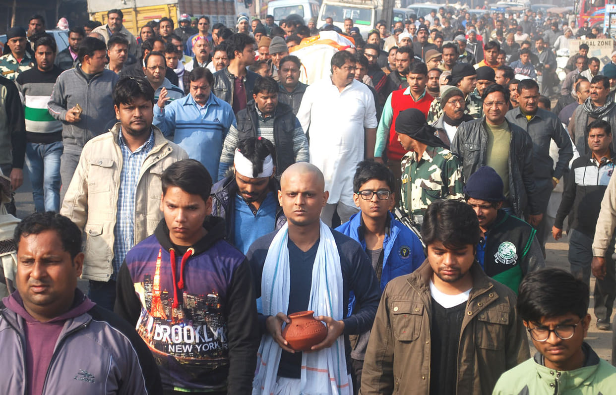 Narendra Aggarwal Traders people descended final farewell