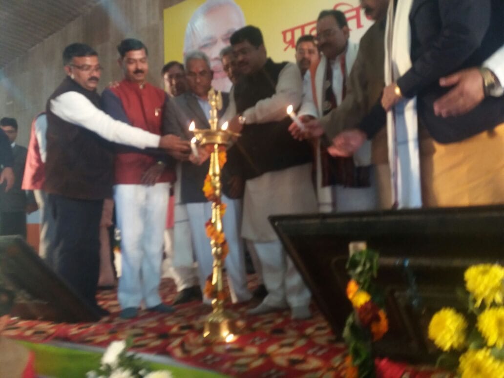 dharmendra pradhan inaugurate CNG PNG in haridwar