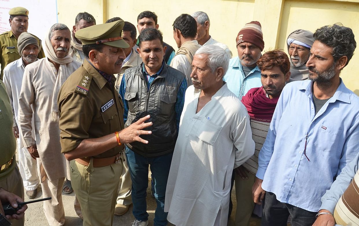 Farmers arrived after cash Collectorate
