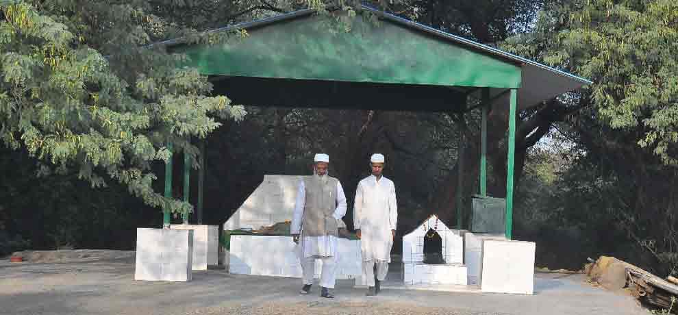 man found living in a cave behind president house in delhi