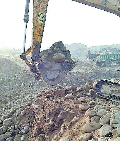 Being made of clay instead of stone embankment