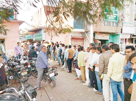 Three days after the closure of banks grew in line