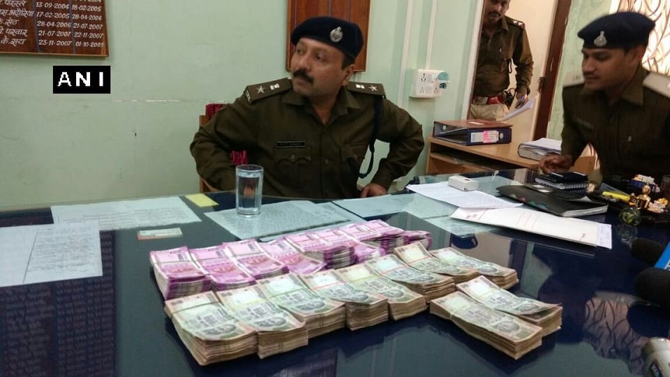 Police seize Rs. 15.40 Lakh from two people in Balaghat