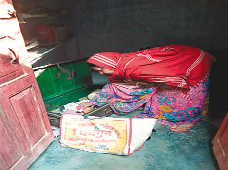  cash and jwellery theft from 2 house