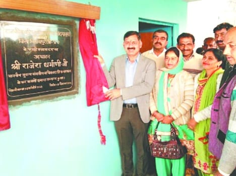 kaphara school student now study in smart classroom.