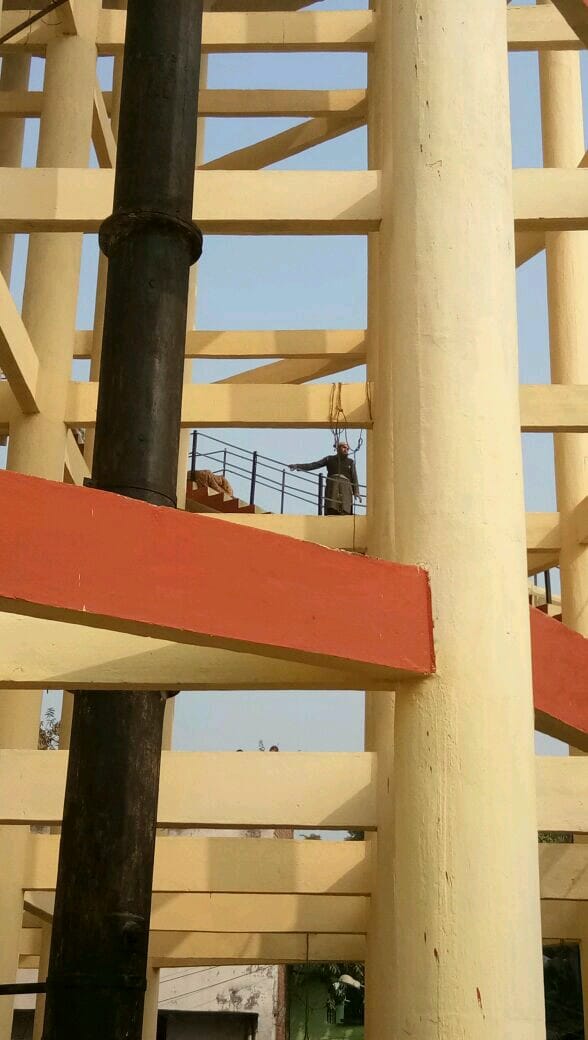 man tries to commit suicide in lucknow