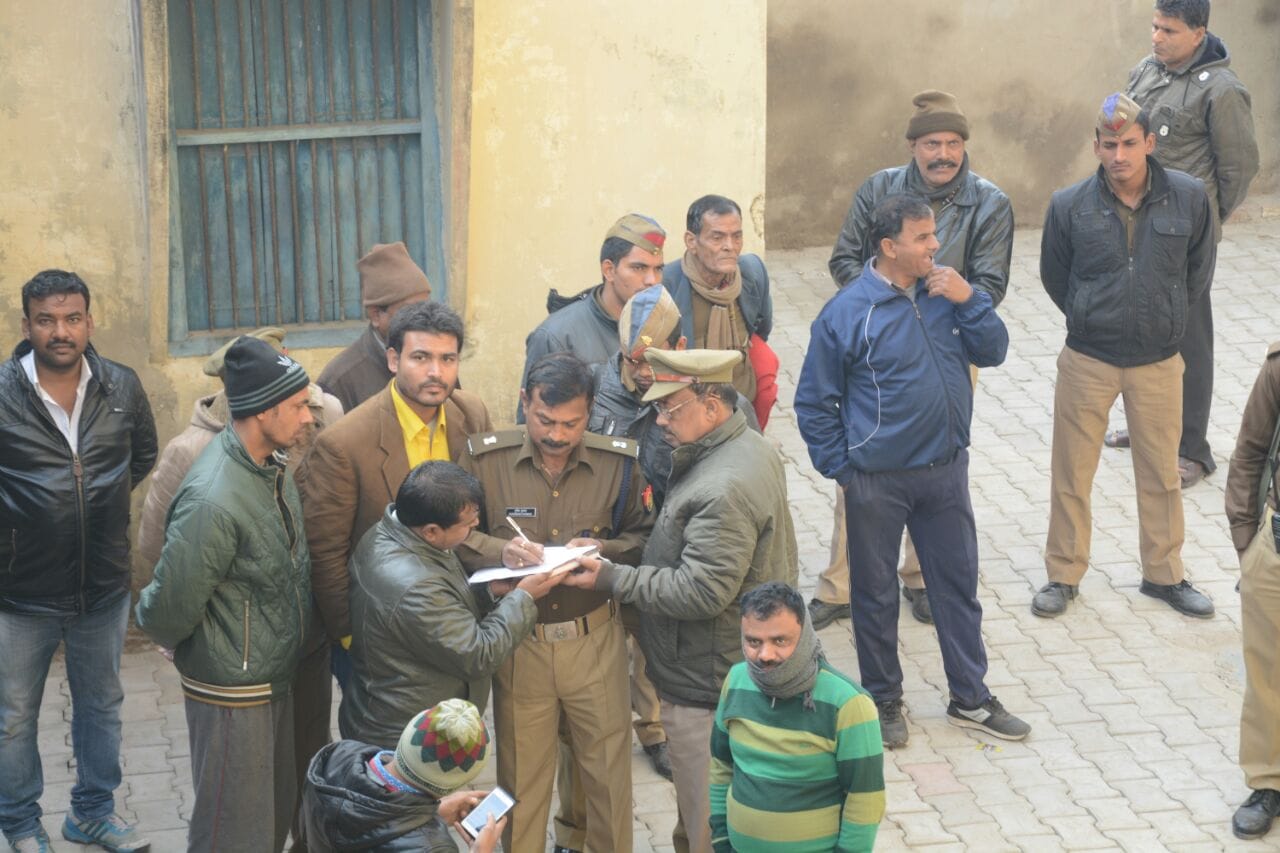 man tries to commit suicide in lucknow