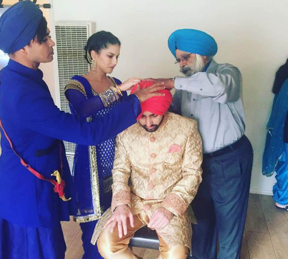 Actress Sunny Leone turns into a PUNJABI KUDI at her brother’s wedding