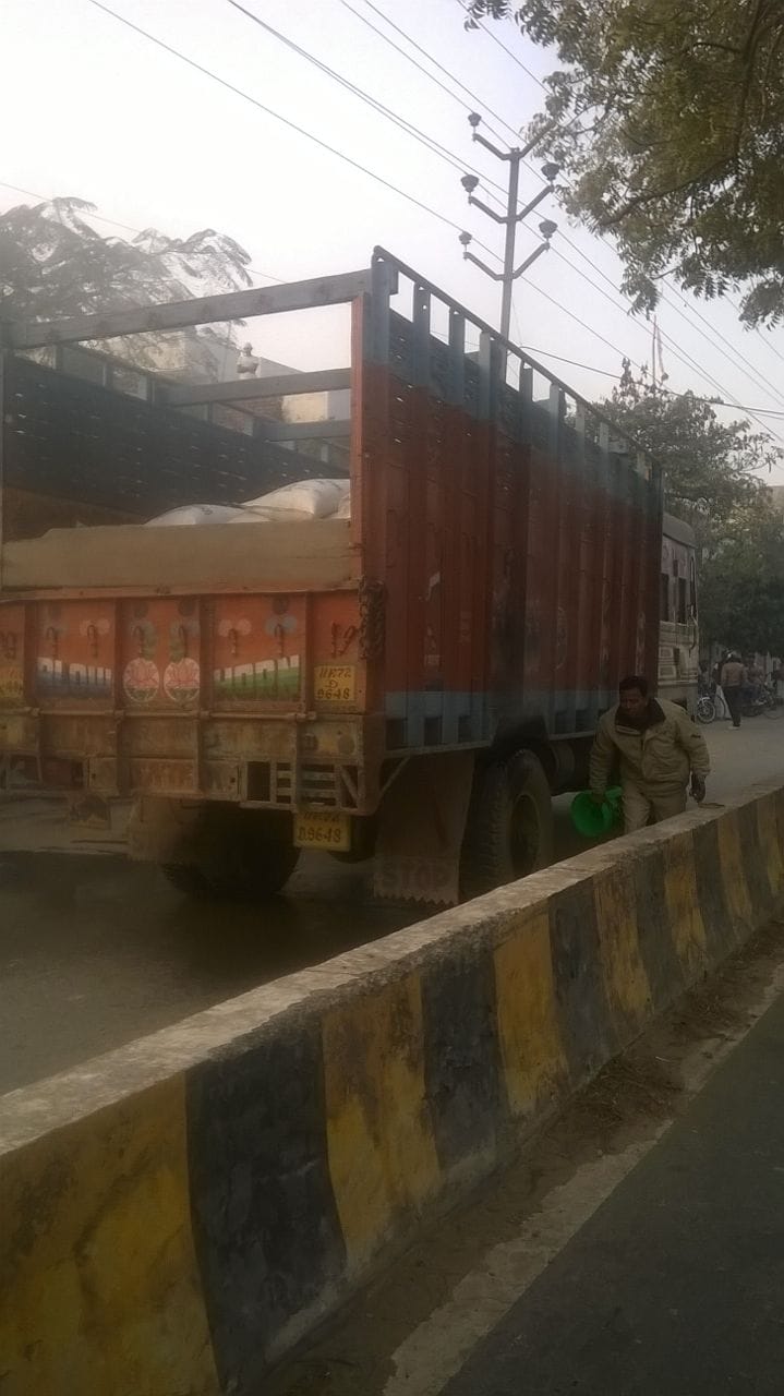 The truck crushed the child in Varanasi , death