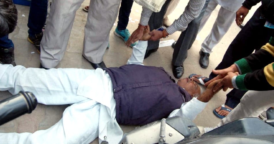man stood in line outside bank for cash, but died due to heart attack