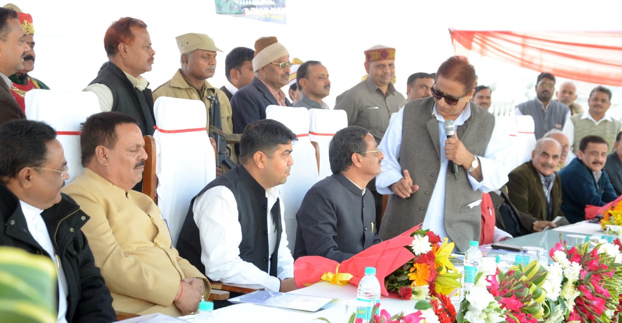  azam khan taunts on mayor in lucknow.