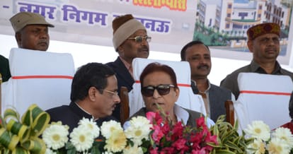  azam khan taunts on mayor in lucknow.