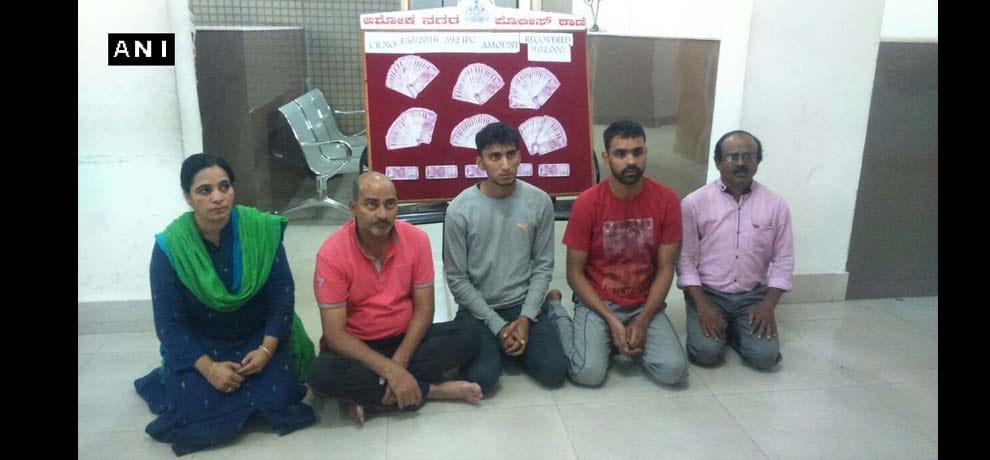 five man stolen new notes from businessman in bengaluru