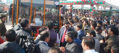 Lucknow chief minister akhilesh yadav inaugurated Metro lines 