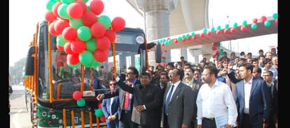 Lucknow chief minister akhilesh yadav inaugurated Metro lines 