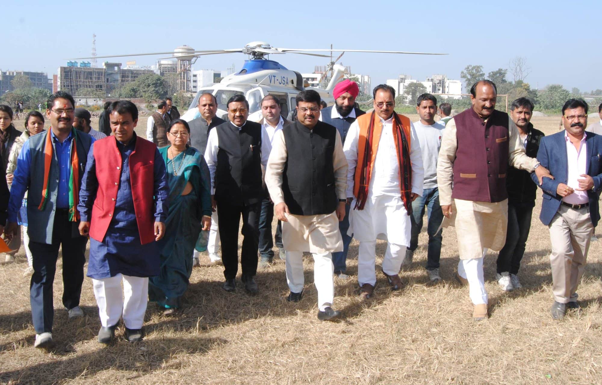 dharmendra pradhan helicopter trapped in dust.
