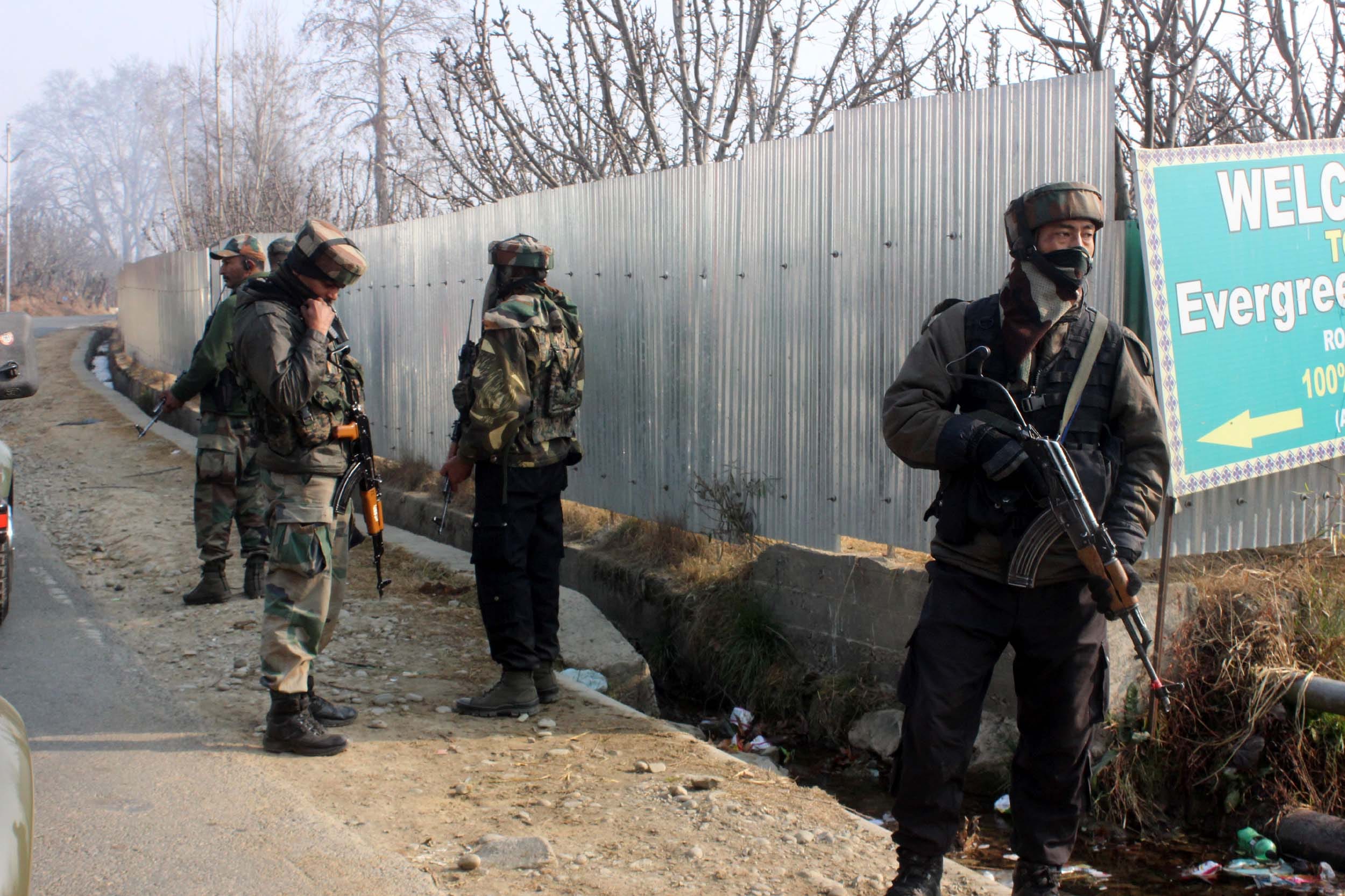 lashkar commander killed in encounter in shopre