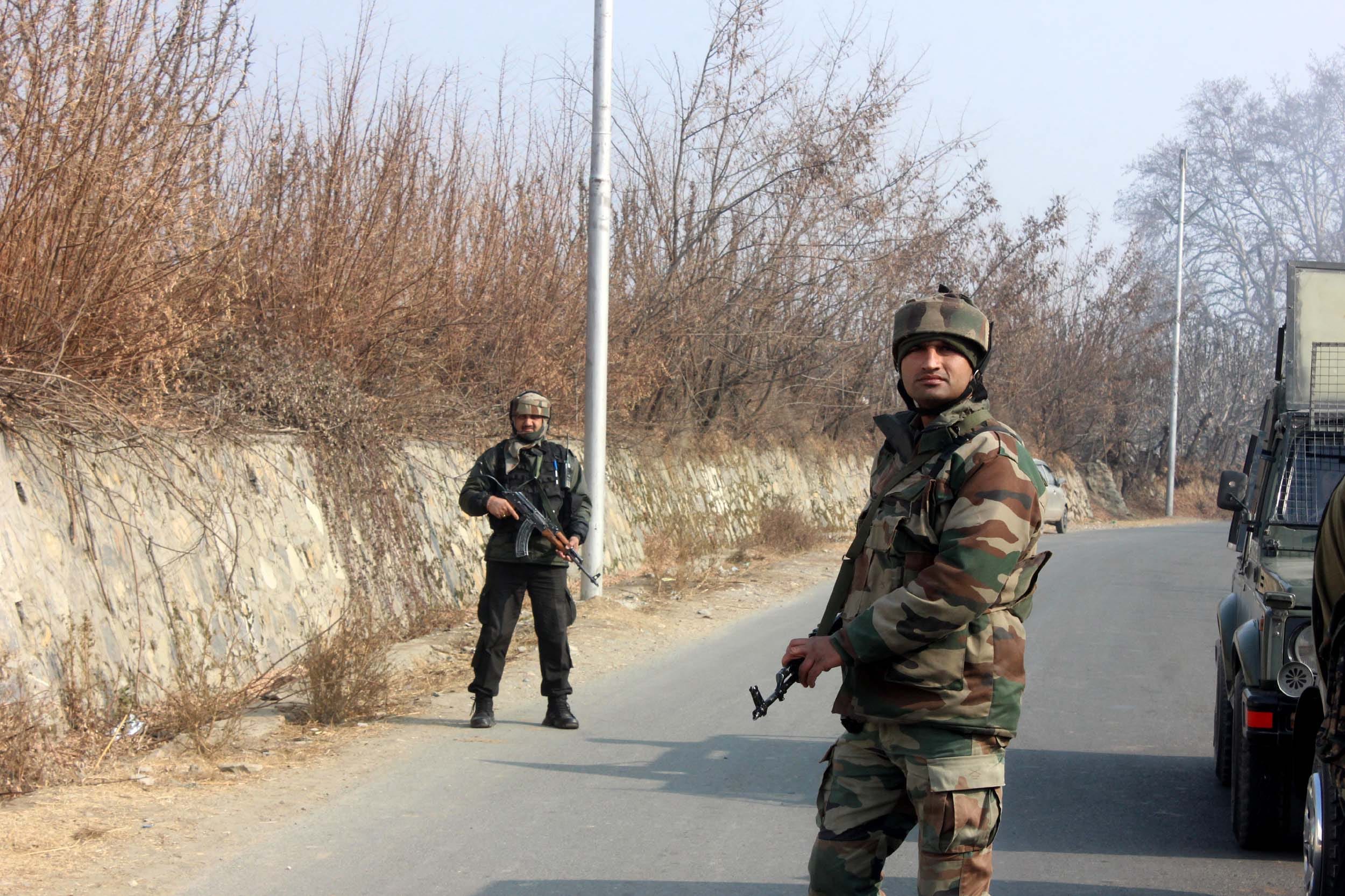 lashkar commander killed in encounter in shopre