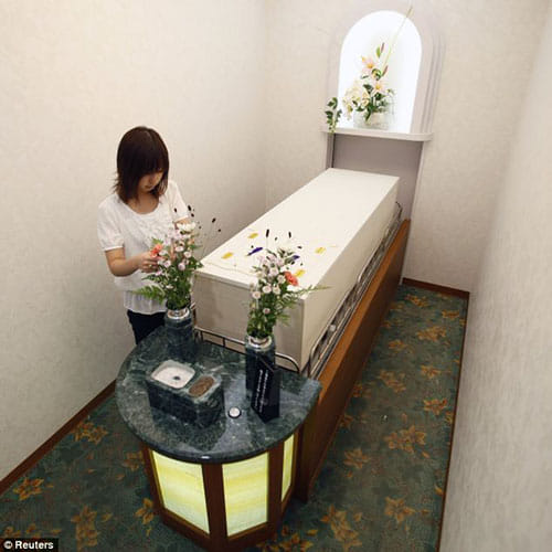 lastel corpse hotel in japan