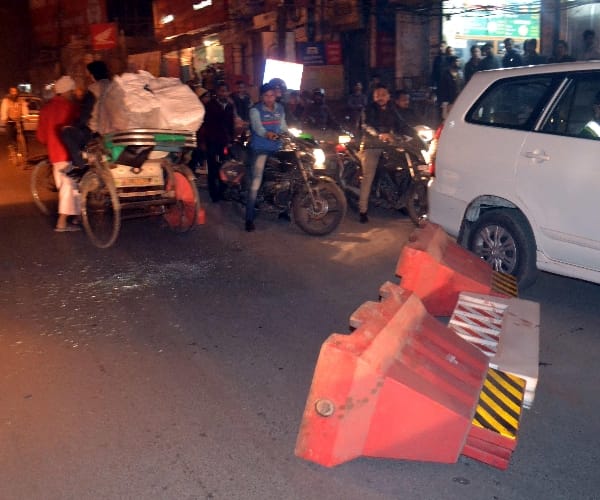  lathicharge on police recruitment applicants.