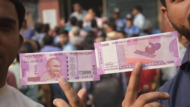 Shopkeepers Taking commission on 2000 New Note.
