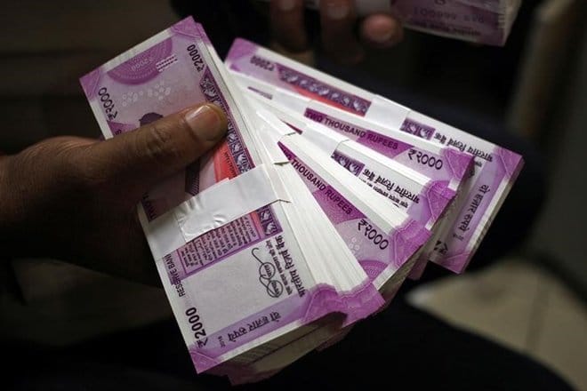 Shopkeepers Taking commission on 2000 New Note.