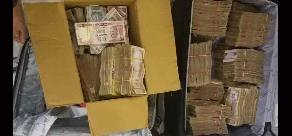 Specialists were hired to pack notes undetectable by airport scanning machines 
