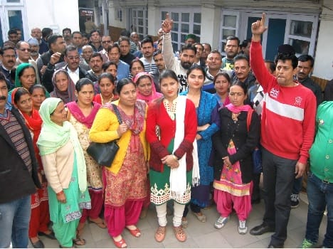 villagers protest against dfo in bilaspur